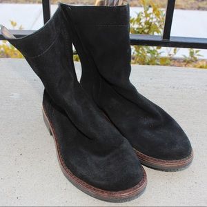 Andrea Chelsea Boots with a Gold Zipper Detail